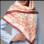 روسری نقش جهان قرمز رنگ