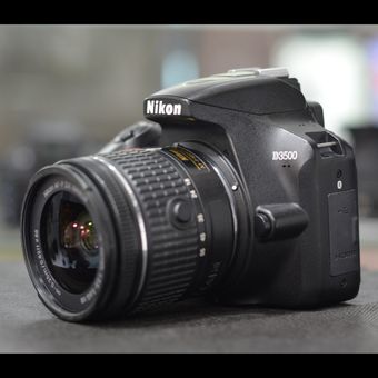 دوربین  D3500 با لنز 55-18 ( کارکردە ) در حد آک