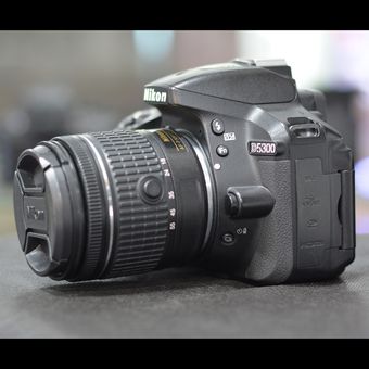 نیکون D5300 با لنز 55-18 ( کارکرده )در حد آکبند خیلی تمییز