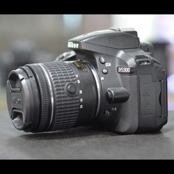 نیکون D5300 با لنز 55-18 ( کارکرده )در حد آکبند خیلی تمییز