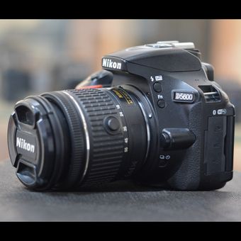 دوربین نیکون NIKON D5600 ( کارکرده ) خیلی تمییز