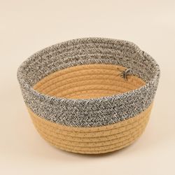 سبد بافت دو رنگ