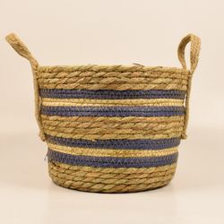 سبد حصیری دو رنگ دسته دار