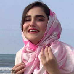 روسری ابریشم توییل صورتی کرم پنککی پیه دوپل
