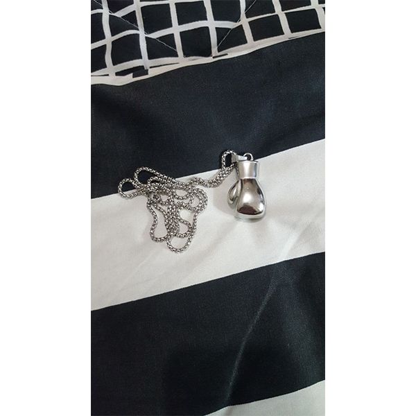 گردنبند مردانه مدل مشت بوکس کد 1