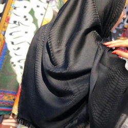 روسری پوست ماری ژاکارد مشکی
