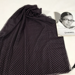 شال کرپ حریر خالدار مشکی ارغوانی منگوله دار