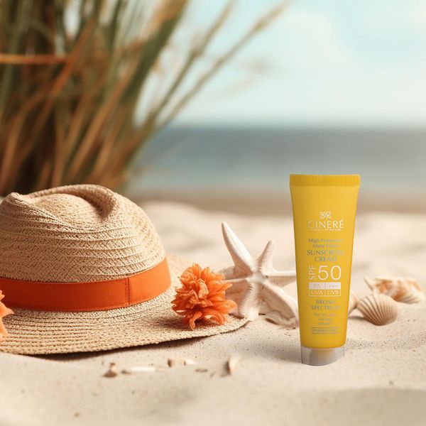 کرم ضدآفتاب بی‌رنگ سینره مدل SPF50 مناسب پوست چرب، حجم 50 میلی‌لیتر