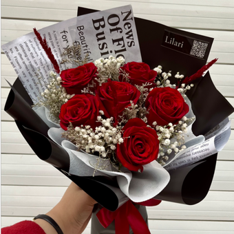 دسته گل شکیل رز سرخ