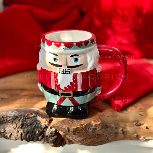 ماگ کلکسیونی فندوق شکن 3d