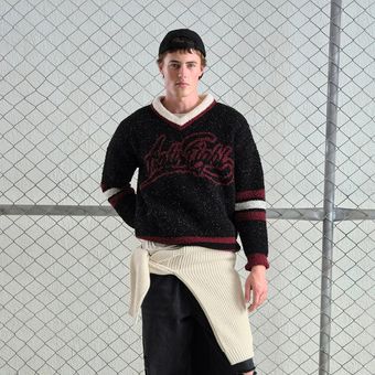 پلیور بافت یقه‌ V گرافیکی GIESTO