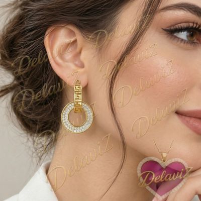 گوشواره زنانه مجلسی طرح ورساچه و دایره نگین‌دار طلایی | گوشواره آویز قفلی شیک و نمادار طرح طلا