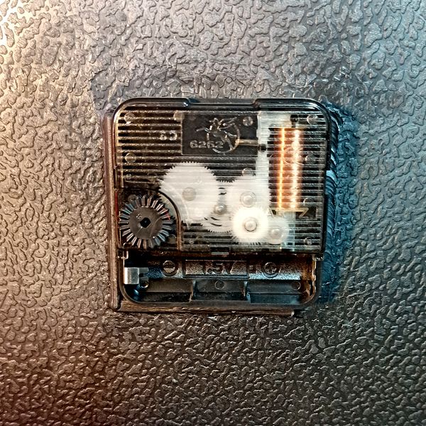 ساعت دیواری مدل رادو کد 027