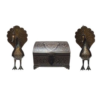 ست 3 تکه مجسمه و صندوقچه فولادی مدل قجر طرح نقره کوب