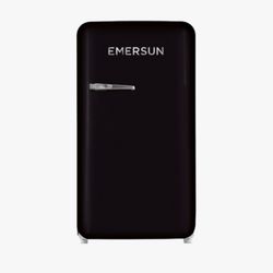 یخچال 7 فوت امرسان مدل RH7T160-CLA، بدون برفک، با ارتفاع 98، پهنای 69 و عمق 60 سانتی‌متر، میزان مصرف انرژی A، دارای 3 طبقه در یخ