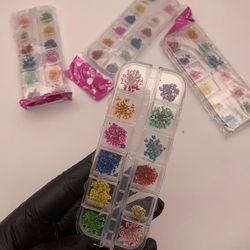 دیزاین گل خشک ناخن