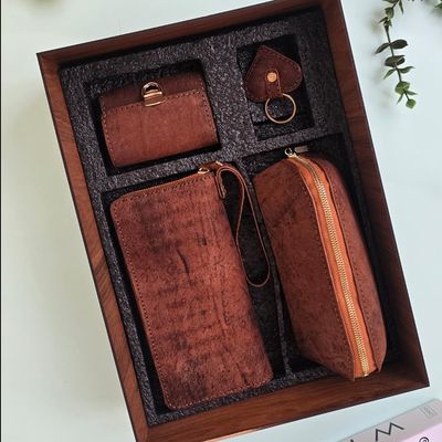 ست چهار تیکه چرم طبیعی زنانه شتری