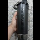 شیکر استنلی 590 میلی لیتر مخزن دار مدل Activate Shaker Bottle