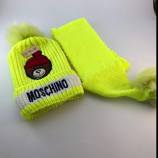 شال و کلاهmoschino