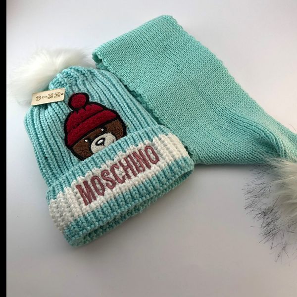 شال و کلاهmoschino