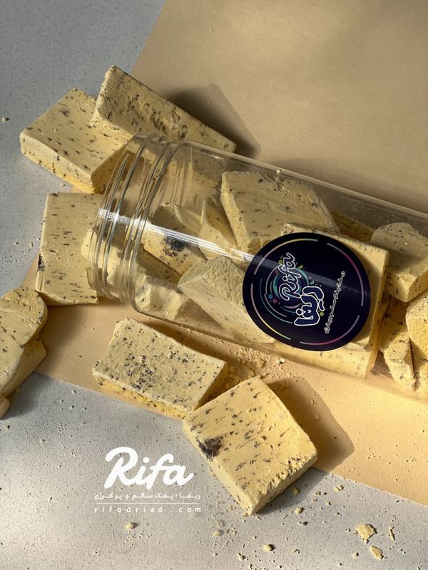 بستنی خشک انجمادی پفکی طعم موز براونی