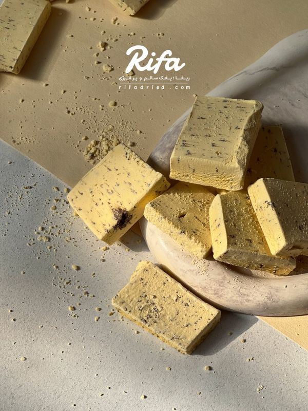 بستنی خشک انجمادی پفکی طعم موز براونی