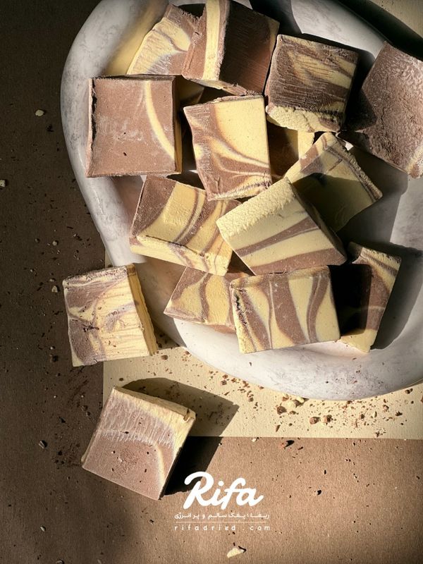 بستنی خشک انجمادی پفکی طعم موز شکلات