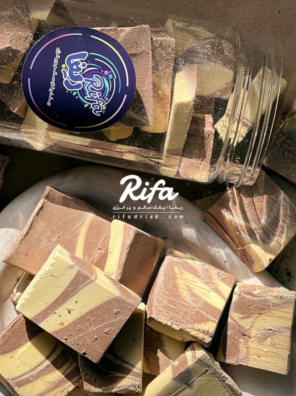 بستنی خشک انجمادی پفکی طعم موز شکلات