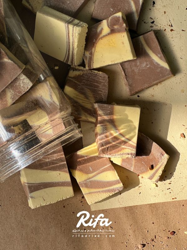 بستنی خشک انجمادی پفکی طعم موز شکلات