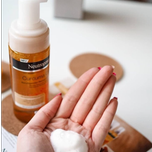 فوم شستشوی صورت زردچوبه نوتروژینا Soothing Clear Foam Neutrogena