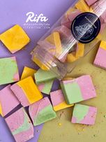 بستنی خشک انجمادی پفکی طعم رنگین کمان