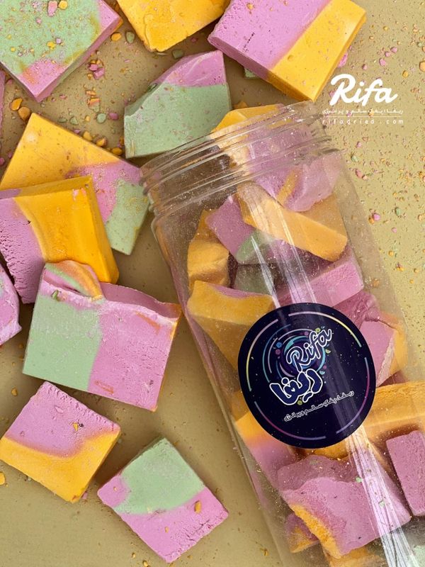 بستنی خشک انجمادی پفکی طعم رنگین کمان