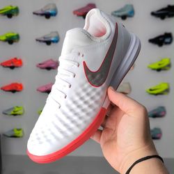 8_نایک مجیستا