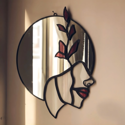 آیینه دختر بهار