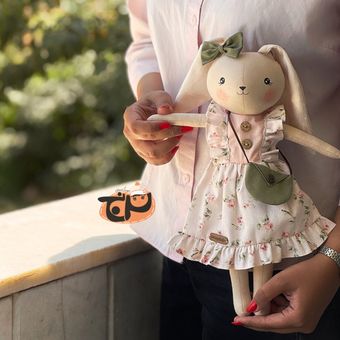 بنی با پیراهن صورتی