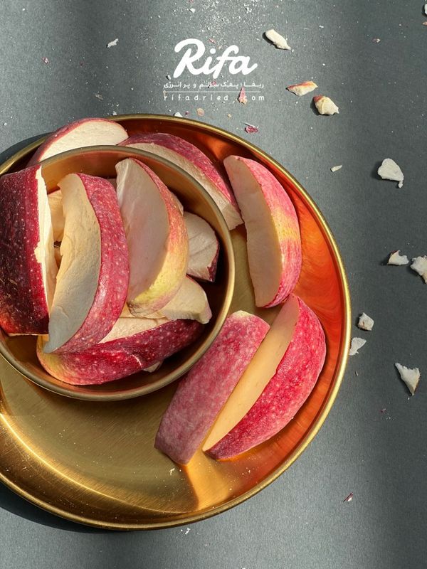 میوه خشک انجمادی پفکی سیب قرمز