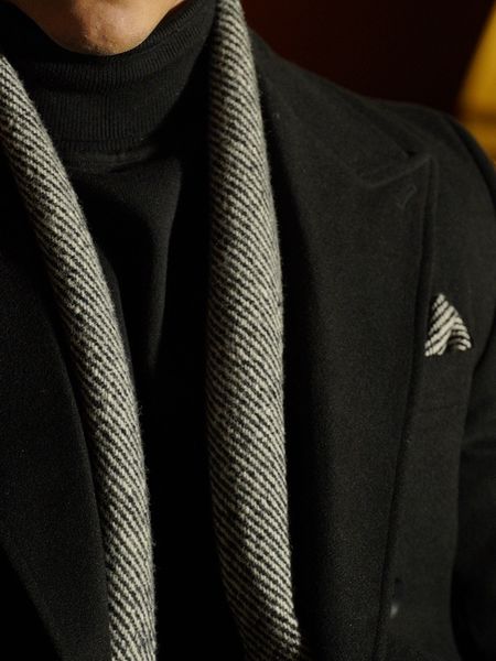 شالگردن و پوشت کج راه مشکی و سفید s241