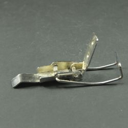 گیره فلزی نگه دارنده سر جاروبرقی سطلی