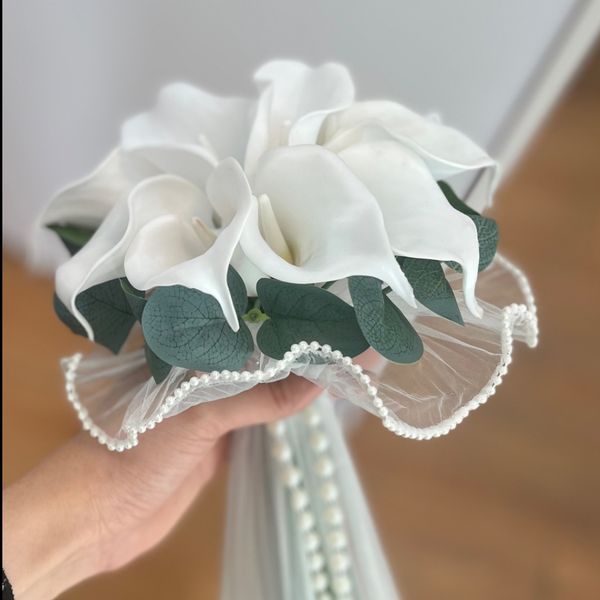 دسته گل شیپوری با اکالیپتوس 12 شاخه