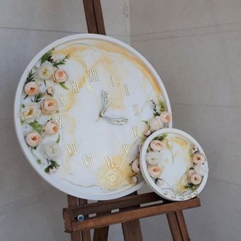 ست ساعت دیواری و جاکلیدی رزینی  طرح سوگل(تم سفید_کرم) مدرن و دستساز