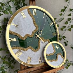 ست ساعت دیواری قطر 60 و جاکلیدی رزینی طرح سورنا(تم سفید_سبز_طلایی) مدرن و دستساز