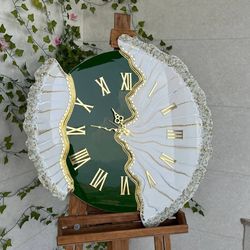 ساعت دیواری رزینی طرح سلین مدرن و دستساز