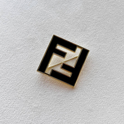 سنجاق سینه فندی 1