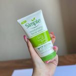 ژل شستشو صورت سیمپل مدل moisturising حجم 150 میلی لیتر