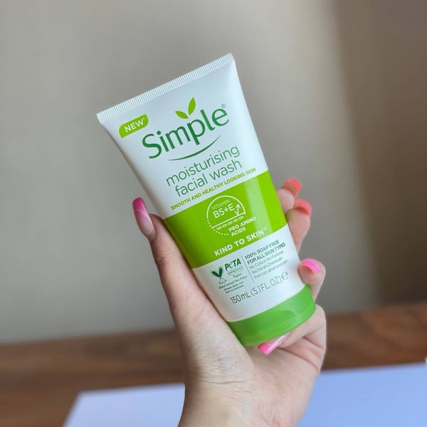ژل شستشو صورت سیمپل مدل moisturising حجم 150 میلی لیتر