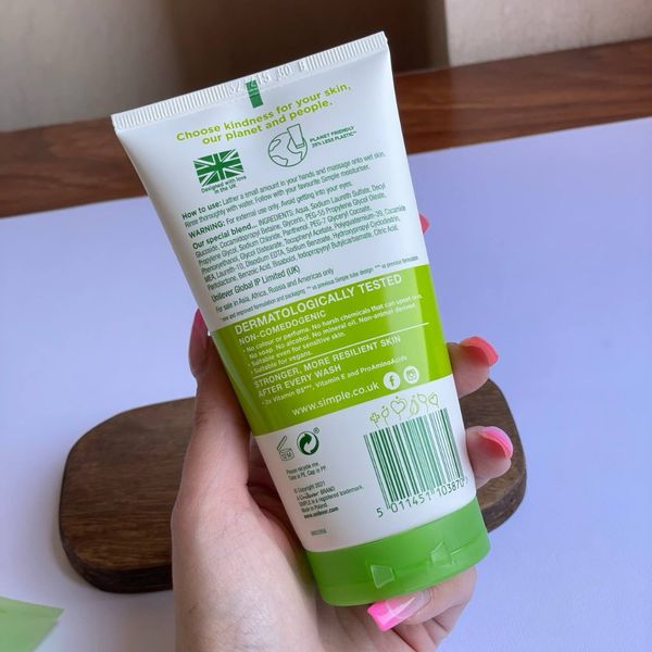 ژل شستشو صورت سیمپل مدل moisturising حجم 150 میلی لیتر