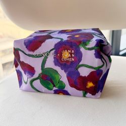 کیف آرایش‌ بنفش