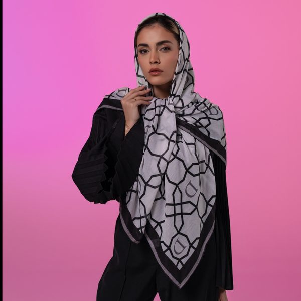 روسری طرح اسلیمی سفید و مشکی