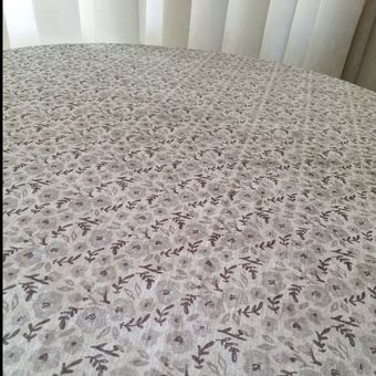 رومیزی مخمل شانل ضدلک 110*110 طرح شکوفه