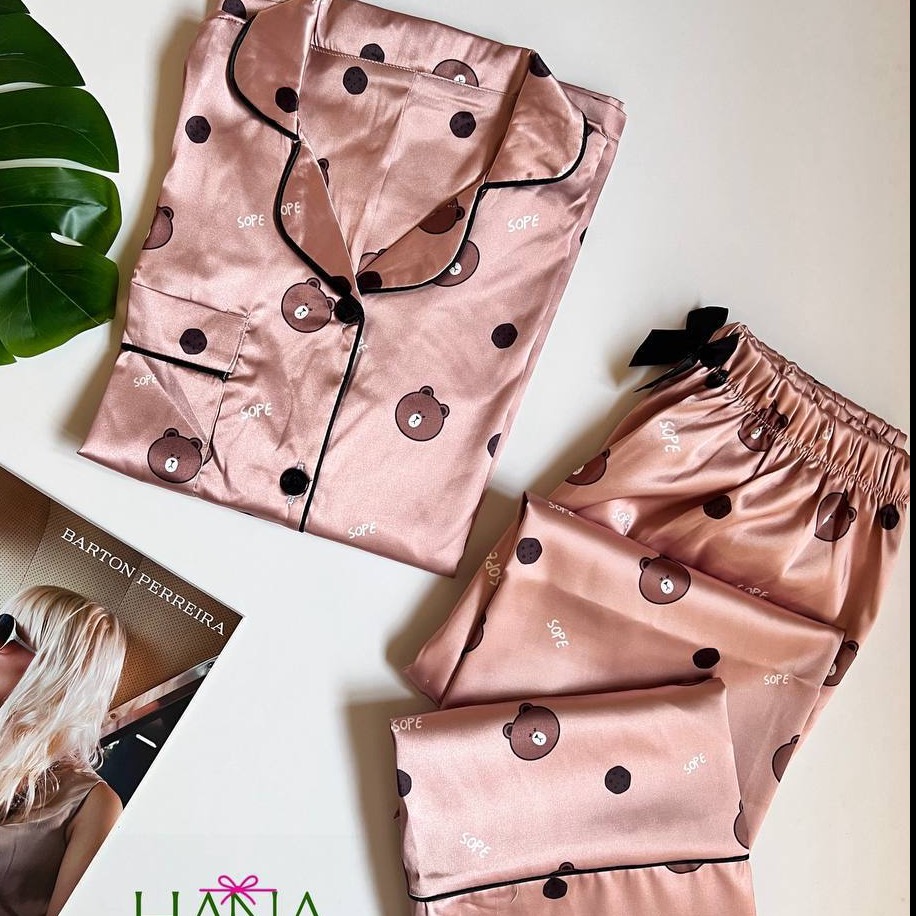 ست شومیز و شلوار ساتن زنانه شیک همراه اسکرانچی طرح تدی